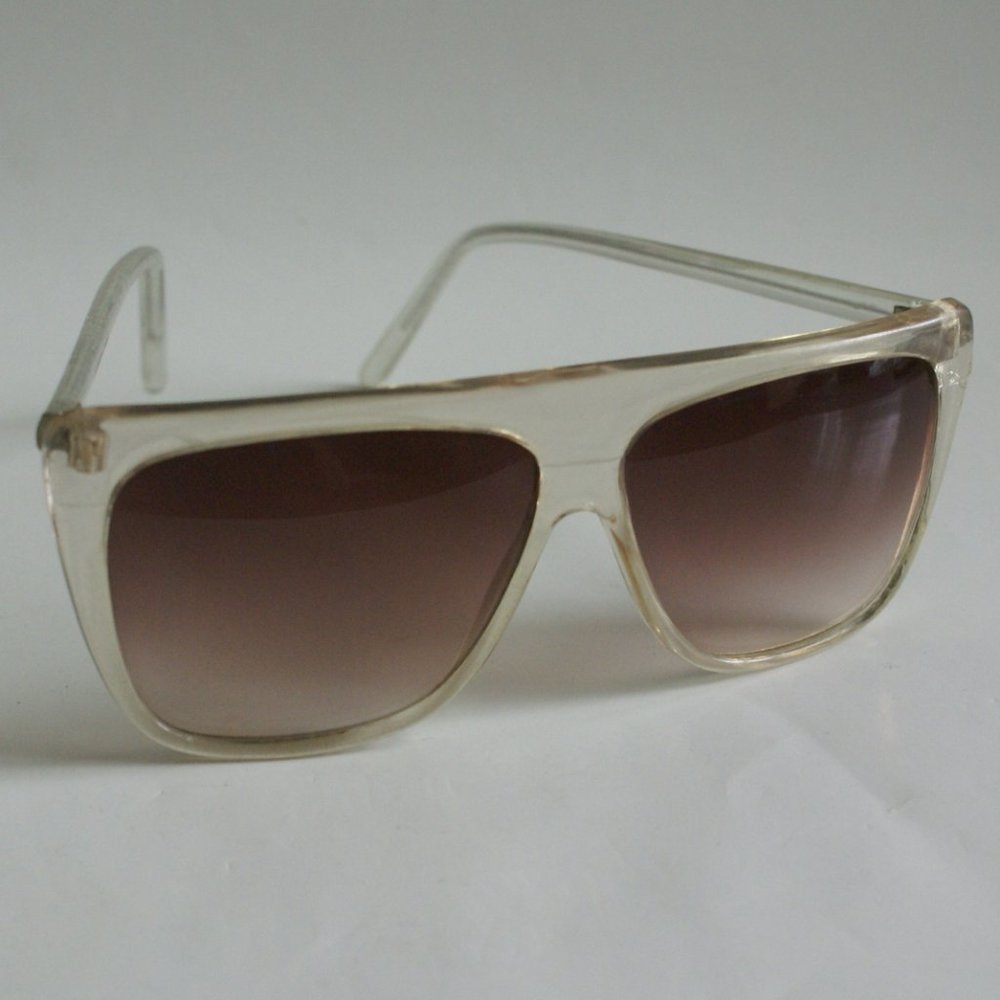 NWOT TruVintage 80's Lady's fashion thick frame w/Gradient Smoke lens Sunglasses